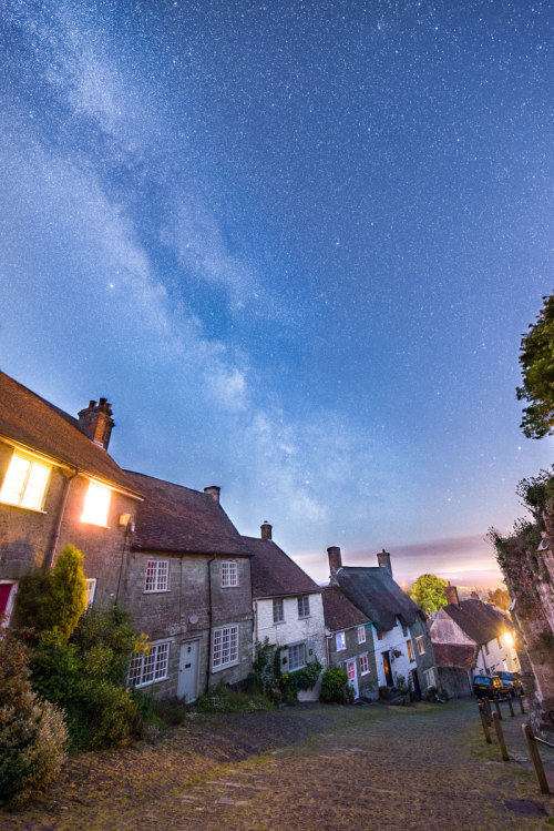 en-omgb: The cobbles of Gold HillGold Hill, Dorset, England The view looking down this famous hill 