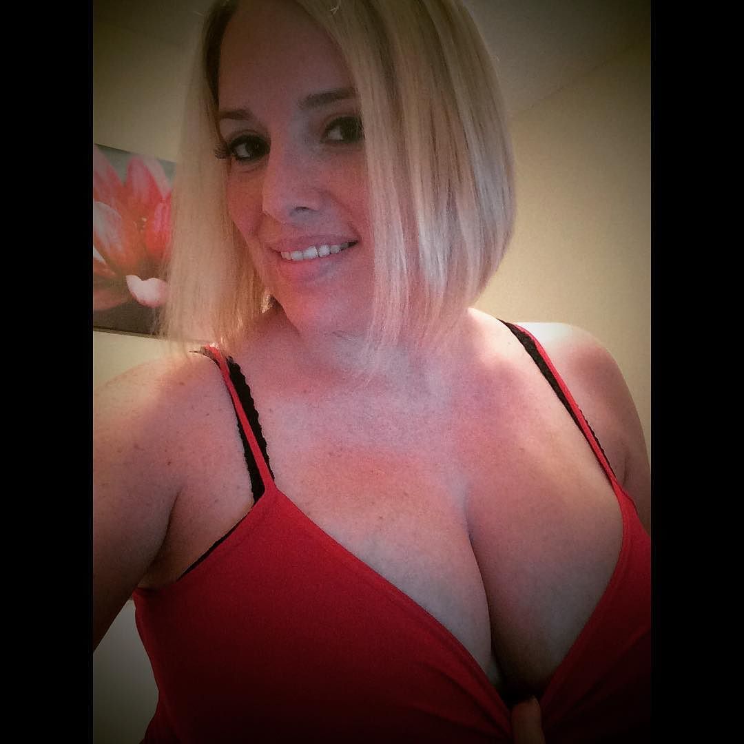 How do I look in #red? #blonde #shorthair #cleavage #busty #bustingout #camgirl #cammodel