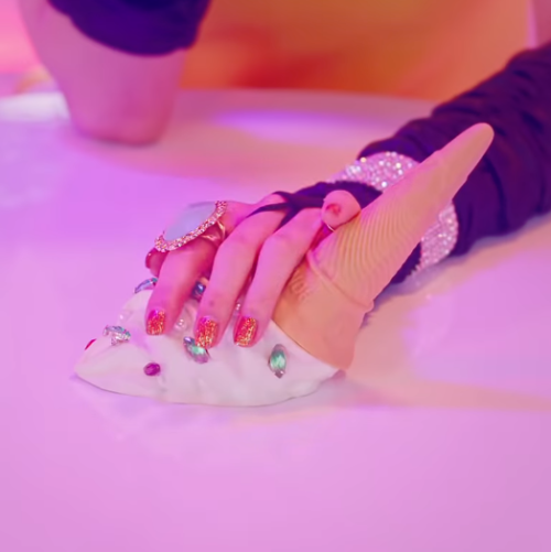 zencons:apink - %% (2019)(hands &amp; objects)