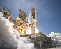 spaceexplorationphotography:  STS 132 Space Shuttle Atlantis launches from KSC [3424x2739] Source: http://i.imgur.com/feKjqFg.jpg 