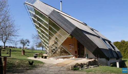  The heliodome is a passive house made in Alsace, France, by Eric Wasser.Article with video (in Fren