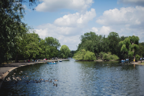 becomingkitten:  street-photography-london:The four season’s of Regent’s Park A blog post for the Anonymous user who wrote to me about London’s Regent’s Park recently. It has a charm, peacefulness and poetry that Hyde Park get’s nowhere near