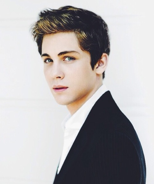 crush-for-guys:  and-there-i-was:  Can we all just take a moment to appreciate his