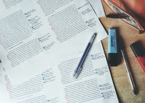 anti-social-sciences:12/11/17Studying on a sunday is super hard, writing a thesis is super hard too.