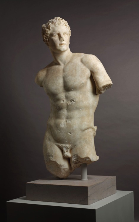 hadrian6:Youthful Hero.  Roman 1st.-2nd.century CE. marble.http://hadrian6.tumblr.com