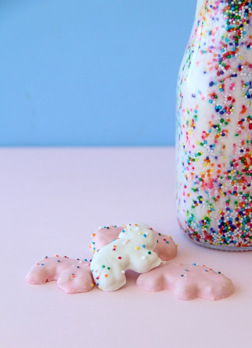 littlekawaiiusagi: sweetoothgirl: Animal Cookie Milkshake Yummmmmmm