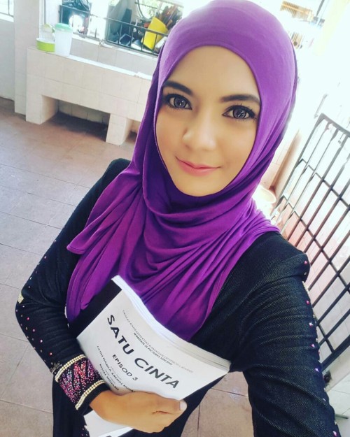 awekcomel:  Koleksi Zalfa Zin bertudung 