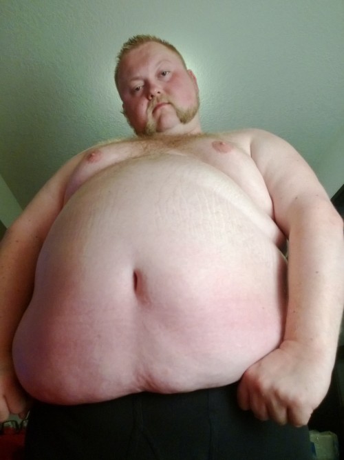 gordo4gordo4superchub:  darthcubby:  goldielocksthebear:  CHOPS  *swoon*  Nice belly