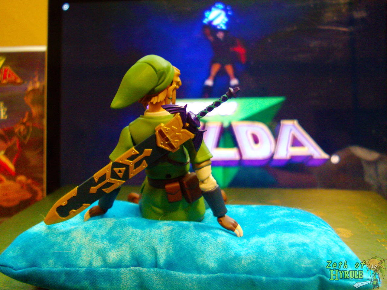 zethofhyrule:  Friday Night Movie Night!!! So Link decided to steal my laptop and