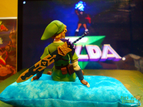 zethofhyrule:  Friday Night Movie Night!!! So Link decided to steal my laptop and host a movie night with nothing other than the CLASSIC ZELDA CARTOONS!!!   Because they are awesome!   ^_^ (+Follow) me or just check out my blog for Zelda fun! ~Zeth