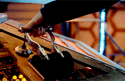 captryanclark:  Doctor Who 8.05 “Time Heist”The Doctor and his hands [4/4] 