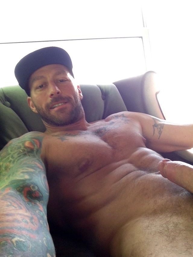 simplystraightmen:  - for more sexy, strong, straight men plus daily porn clips follow