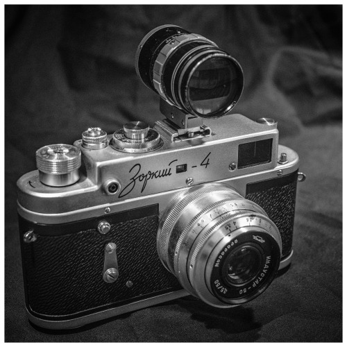 Zorki 4- a mint condition 1965 Zorki 4, a 35mm Russian coupled rangefinder modeled after the Leica I