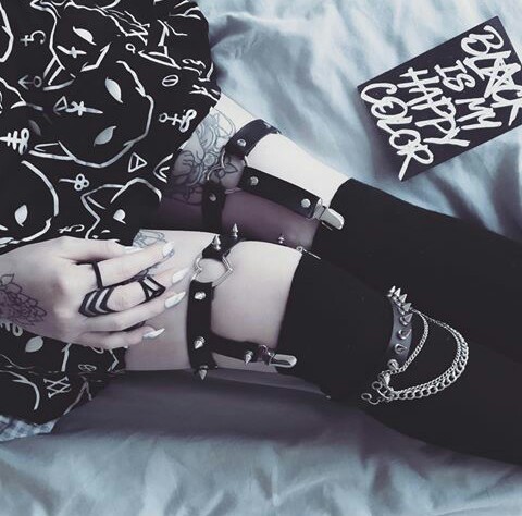 darkfashionmode:∆Goth blog∆ Follow me for more pic Credit to @kibbipixel via Instagram
