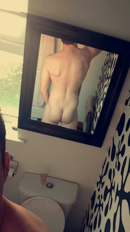 giggythom:Matty 18 irish.  Impressivley thick cock and tight foreskin.