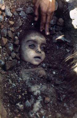 historicaltimes:  The cloudy blue dead eyes of a child victim killed during the Union Carbide poison gas disaster in Bhopal, India  December 4, 1984 via reddit Keep reading