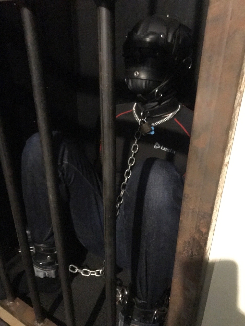 seabondagesadist:@squeakpup is here in my playroom room for a day of bondage and