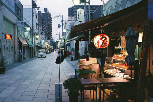 商店 by invisibleA on Flickr.