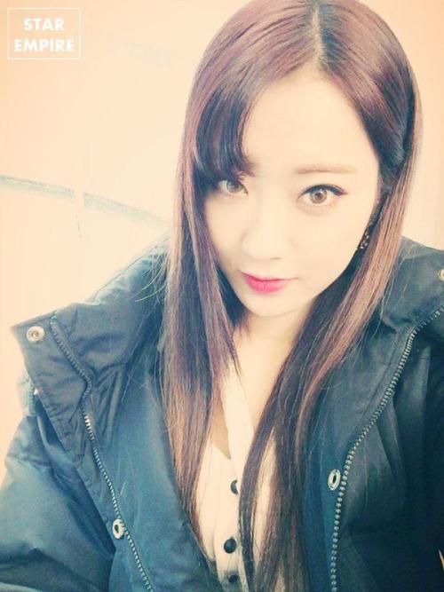 나인뮤지스[9MUSES] ‏@9muses_[경리] 잠시 후 10시, KBSr <슈퍼주니어의 Kiss the Radio 2부-답장, 너> 코너를 통해 #경리 를 만날 