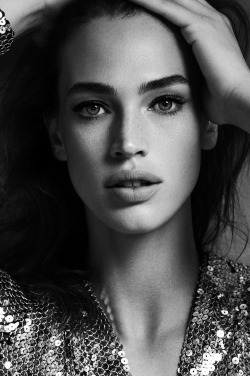 amy-ambrosio:  Crista Cober “Su majestad, el rosa” by Nico Bustos for Vogue Spain, September 2015. 