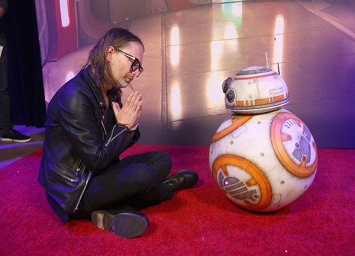 Master Thomy Wan Kenobi  (with glasses) in the Star Wars: The last Jedi premiere at Los Angeles