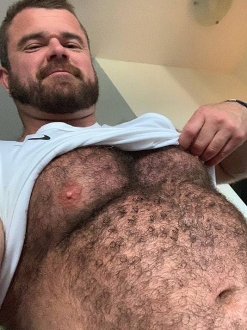 master-phish:kikbear3:This guy just really does it for me man. I bet he gives the best cuddles.🐻🐻🐻