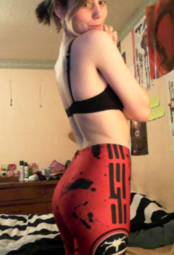 lovixe:Also, I have leggings. &lt;3