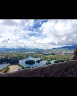 #Guatape #Pueblo #Colombia #Elpenol #Elpeñol #Bigassrock Halfway Up!