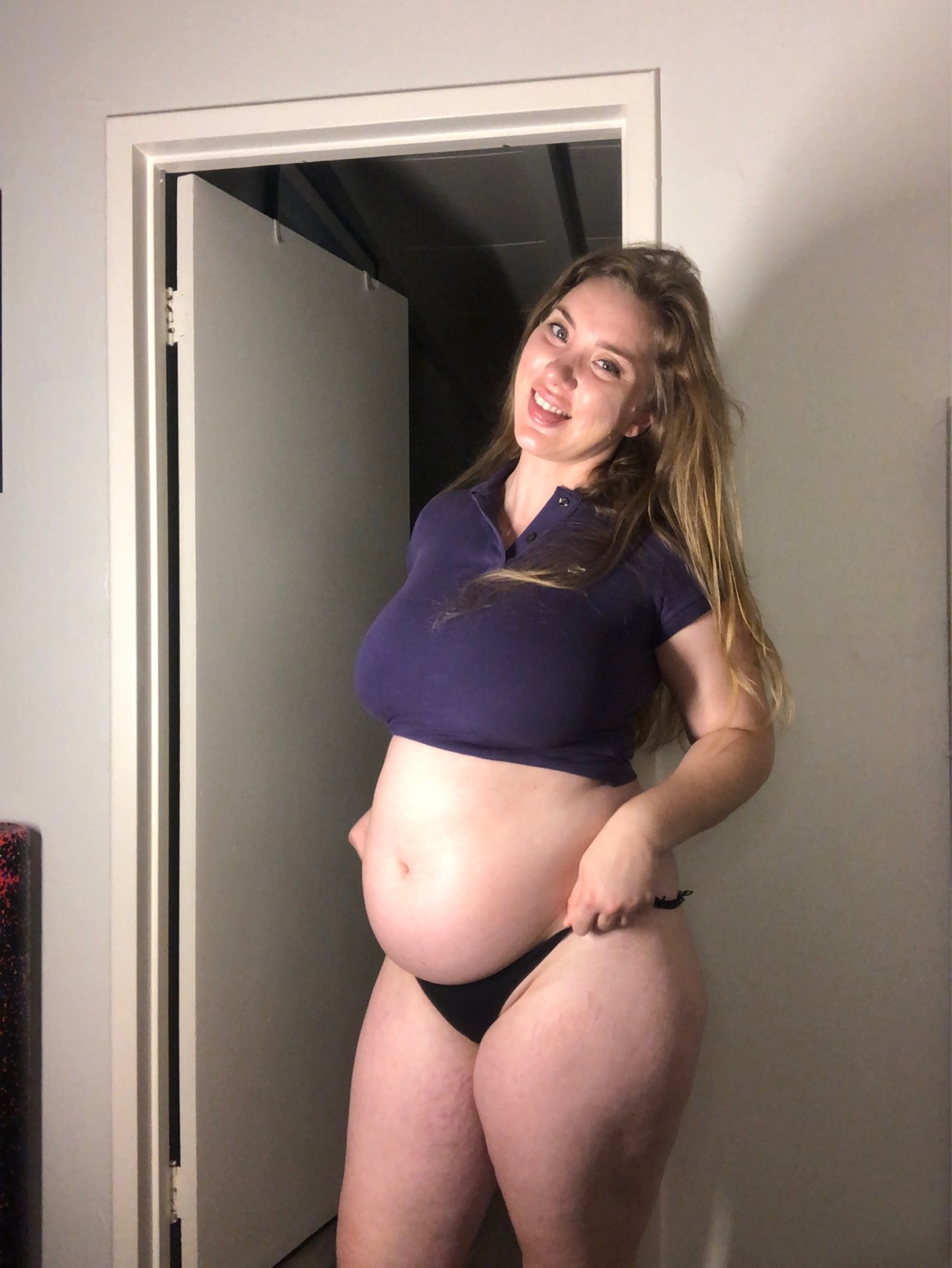 goodgirlgrow:Get a bucket and a mop for this wet ass pussy big ass stuffing