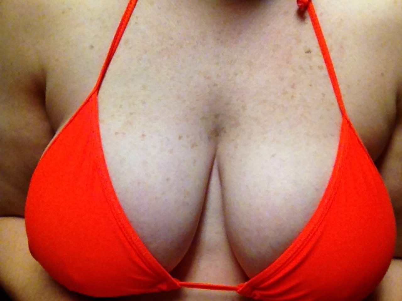 thevoluptuousgoddess:  itsy bitsy teenie weenie neon orange string bikini
