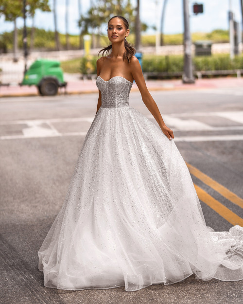 Gorgeous wedding dresses for DAYS, from the 2021 Oliver...