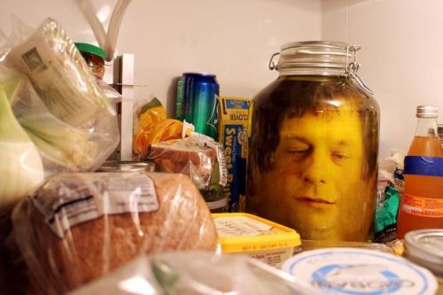 archiemcphee:Instructables editor Mikeasaurus came up with an awesome Head In A Jar Prank that’s per