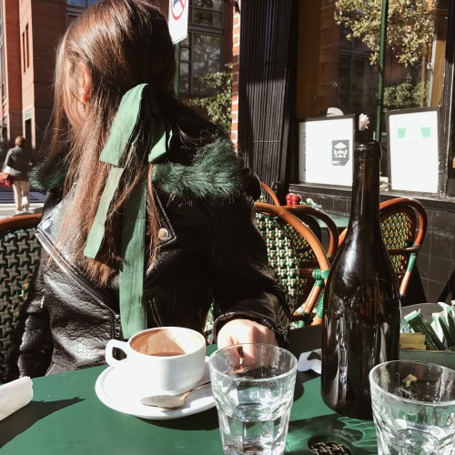 dissolvinggg:When you match the cafe