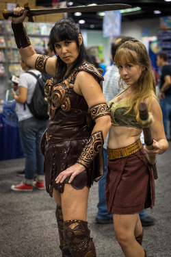 dirty-gamer-girls:  Xena and GabbyCheck out http://dirtygamergirls.com for more awesome cosplay  Good likeness too.