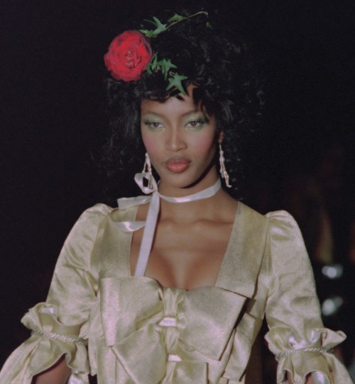 m0ney:  Naomi Campbell for Vivienne Westwood, 1995♡