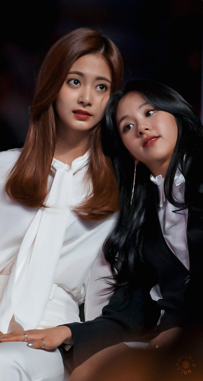 『CHAEYOUNG + TZUYU』chae!yusaved? reblog or like© fantaken owners