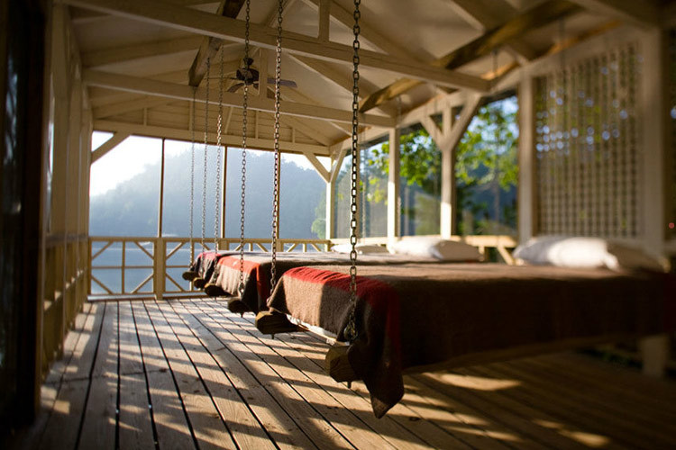 a-beautiful-twist-of-fate:  naughtysoutherngirl1980:  creativehouses:  Sleeping Porch