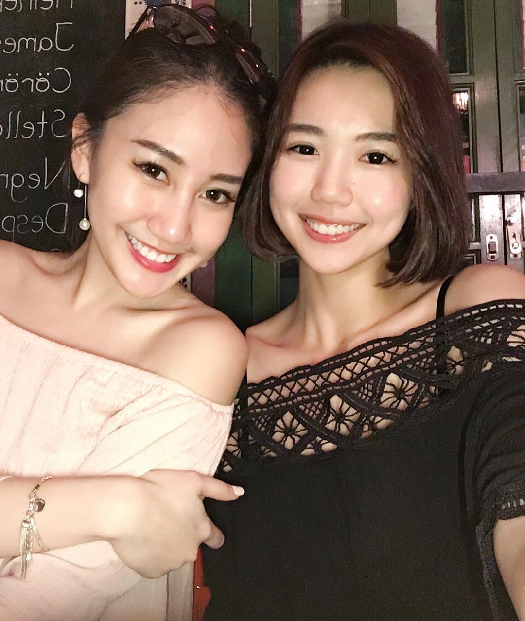 sgrubking:  when i saw this SQ girl on the flight, i got into trouble for not being