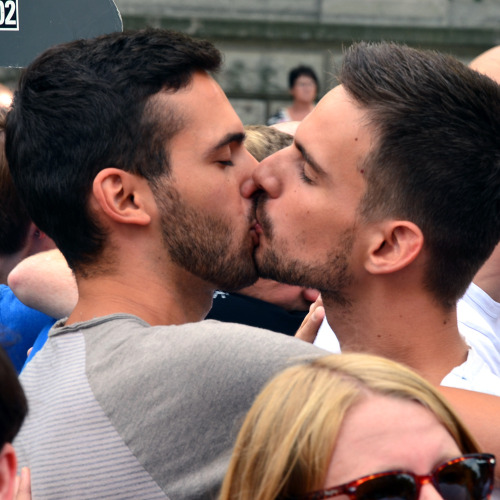 fuckyeahdudeskissing:  fuckyeahdudeskissing ( FYDK! ) : The place to see men kiss on Tumblr. Submit a kiss!