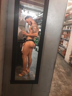 briannieh:  ‪backstage. Never tried on