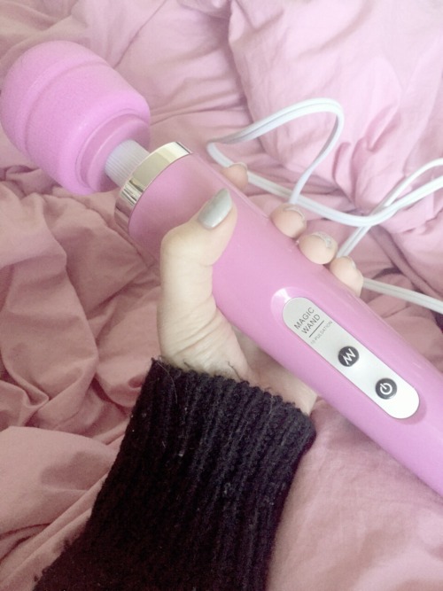 tentahugs:  my new magic wand 💘 im so in love im almost afraid to use it! (almost) 