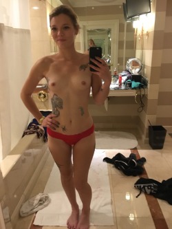 mycompletefantasies:  tinykat21:  Vegas 