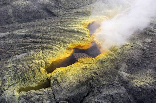 Magma, degassing&hellip; Under the high pressures and temperatures down in a magma chamber or de