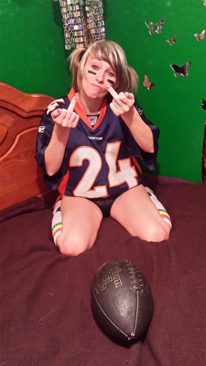 naughtygwensadventures:  #superbowl #football #broncos #ass #sports #sexyblonde