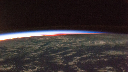 photos-of-space:The Earth’s atmosphere above the Pacific Ocean