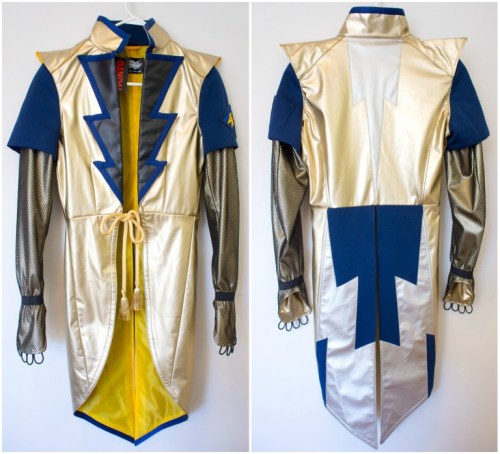 Today in ‪#‎tokufashion‬, we review Utchy’s official jacket from Kyoryuger! This jacket is