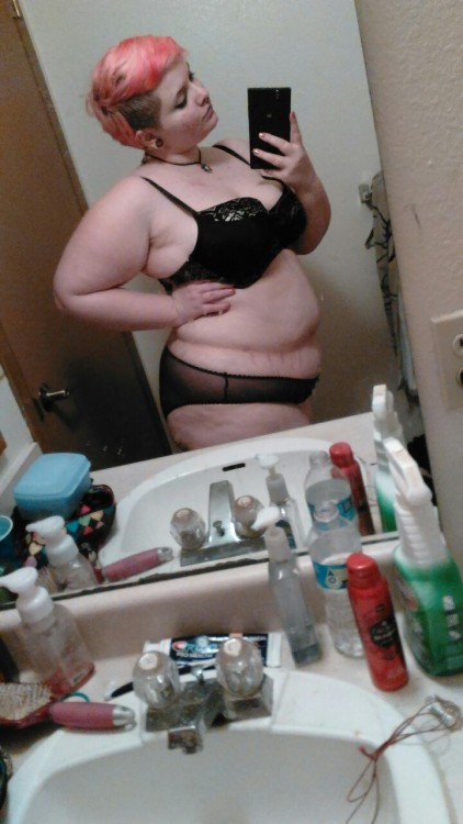 rollsofdestiny:  New bra and panty set I’ve been enjoying. 😊😄