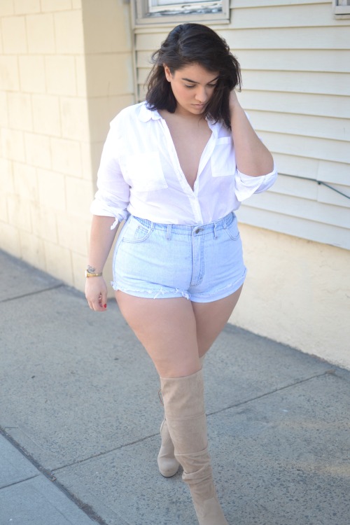 brawllyparton:  nadiaaboulhosn:  Nadia Aboulhosn - Lookin Ass | www.nadiaaboulhosn.com  Angel tho  fucking sexy