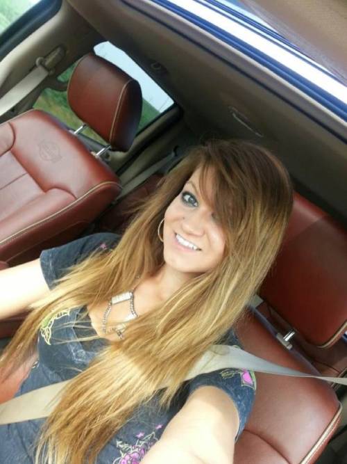selfie-world:  Submit to Selfie World with over 25K Followers!  Kik Me: SelfieWorld  http://mostly-amateurs.tumblr.com/submit