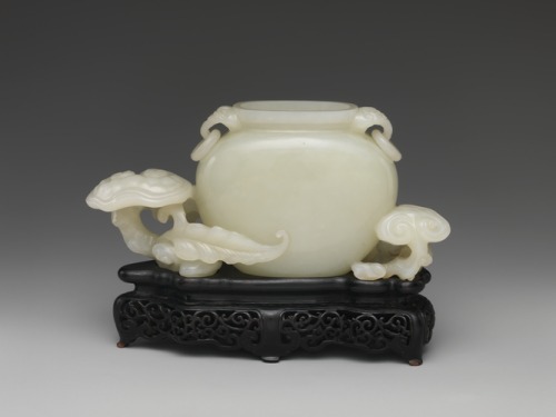 met-asian: Water jar, Metropolitan Museum of Art: Asian ArtGift of Heber R. Bishop, 1902Size: H. 3 3